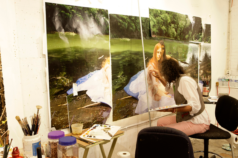 Illustration for article titled Sensual images of dreamy women are actually incredible oil paintings
